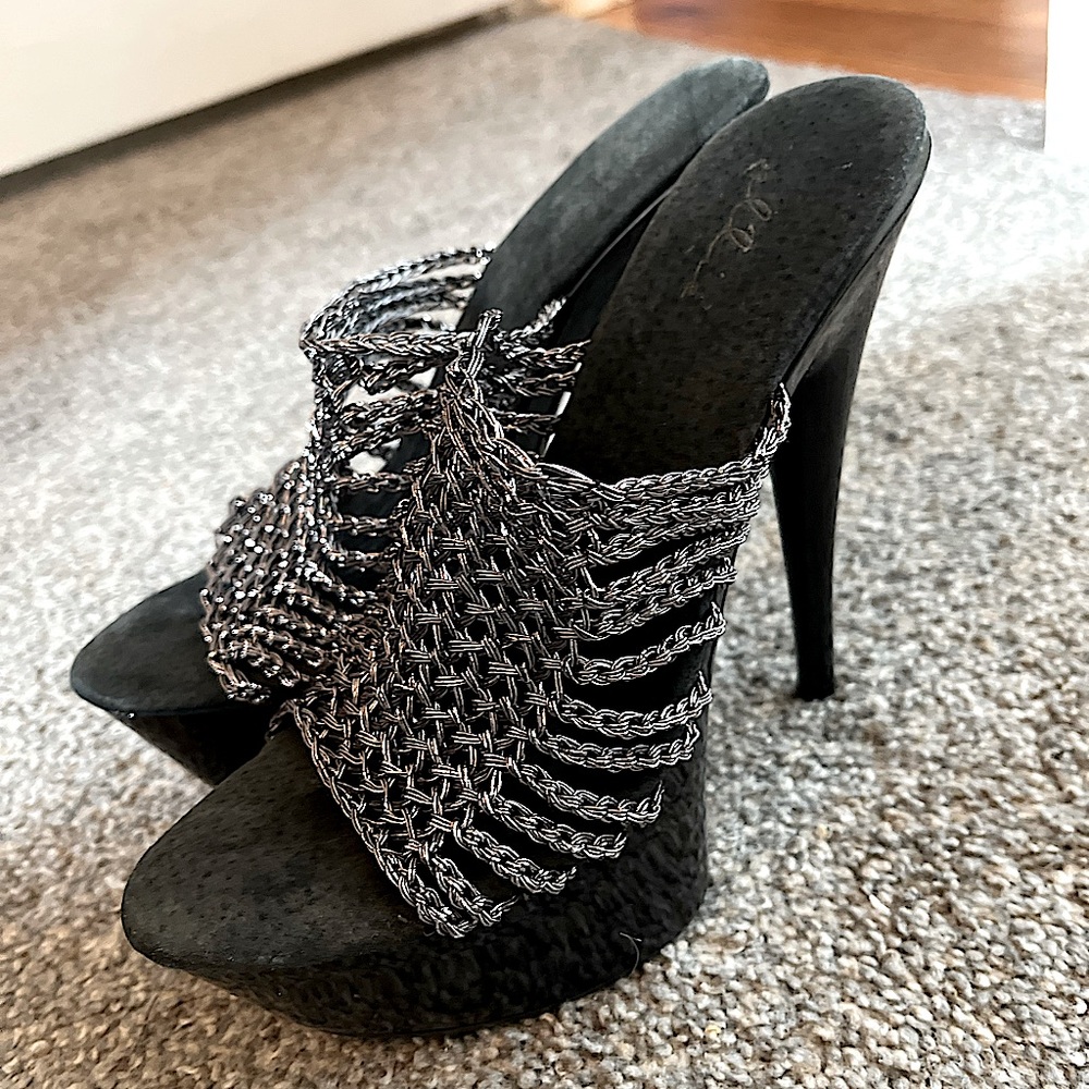 Exotic heels